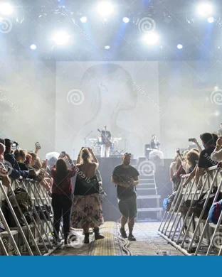 Live concert by Houndmouth