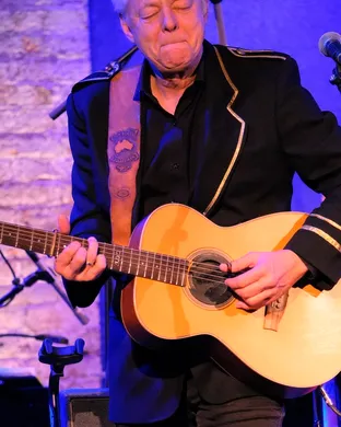 Live concert by Tommy Emmanuel